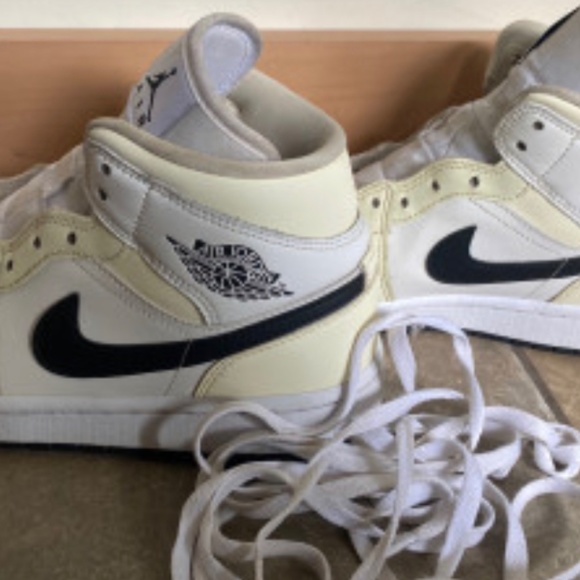Air Jordan 1 Mid Coconut Milk (w) 8US - Picture 3 of 7